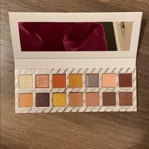 “Nice” Kylie Jenner eyeshadow palette